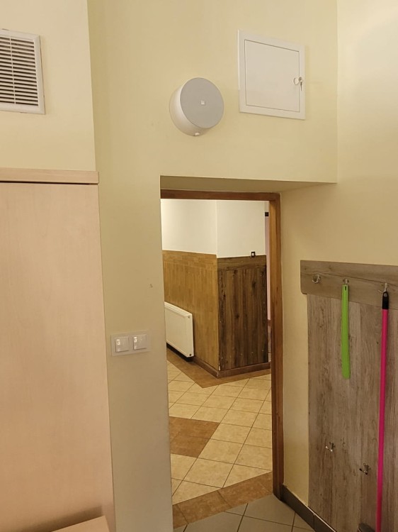 Głośnik AUDAC NELO706 - montaż w klasie lekcyjnej